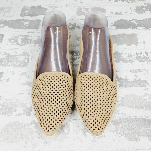 New Mia Cream Pointy Toe Perforated Slip On Loafers D936 - Picture 1 of 12